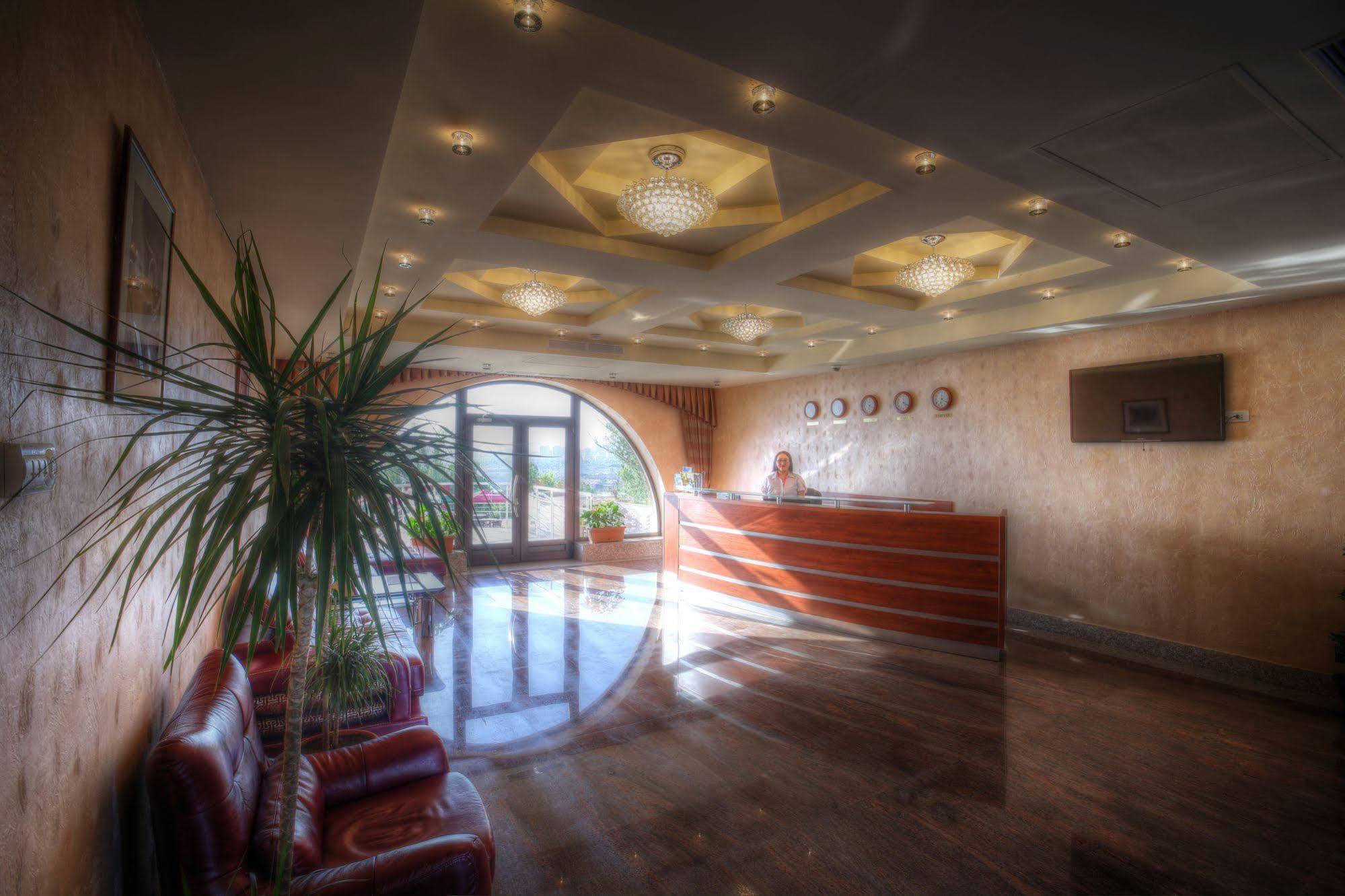 Nare Hotel Erywań Zewnętrze zdjęcie