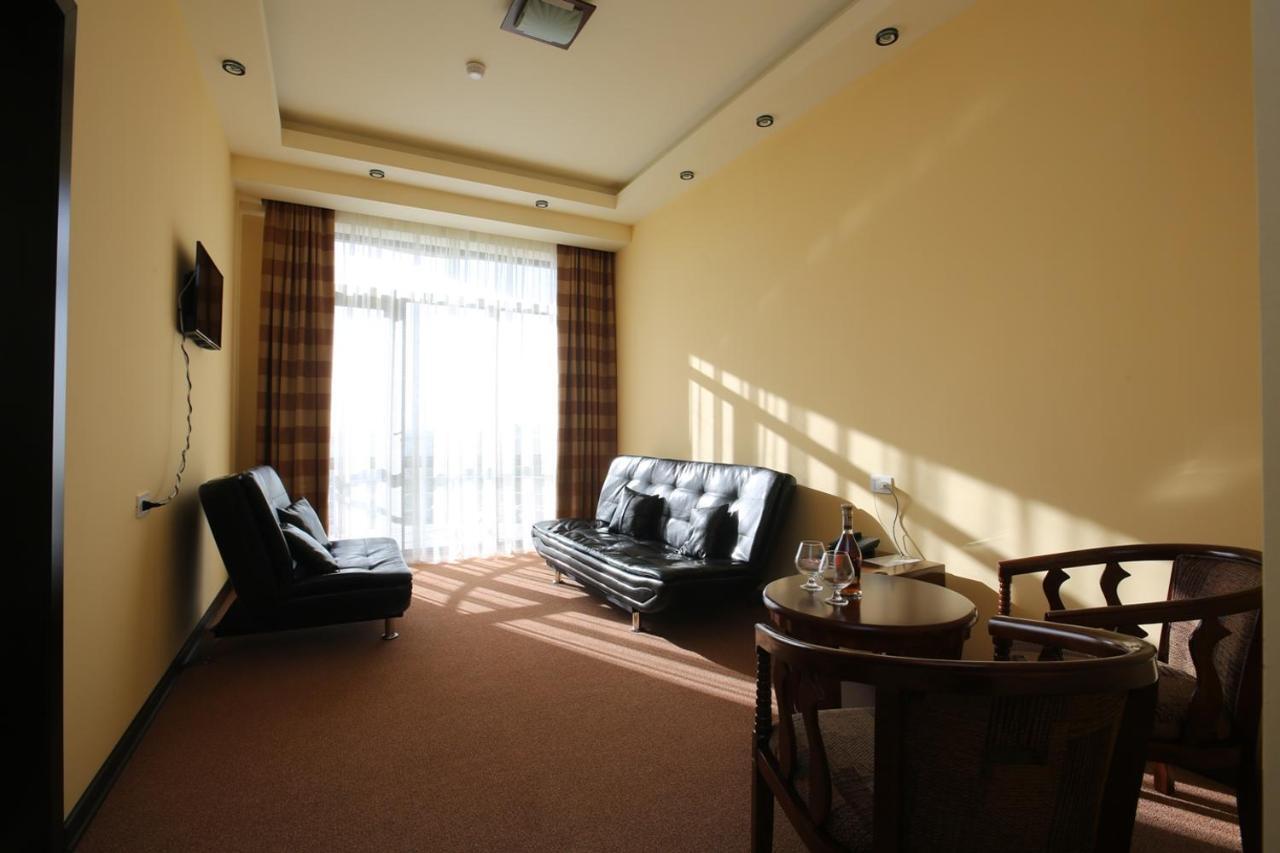 Nare Hotel Erywań Zewnętrze zdjęcie